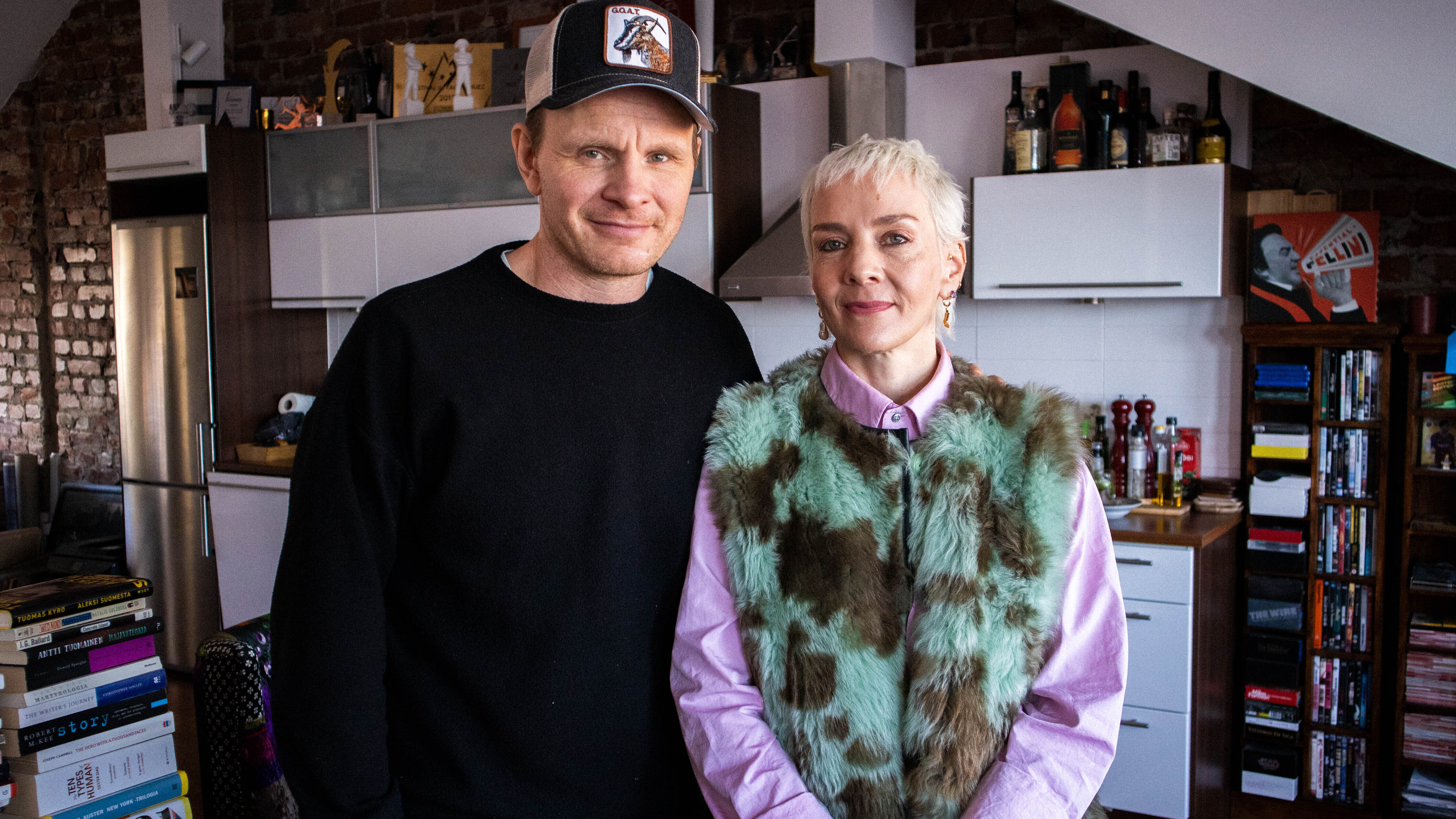 Yökylässä Maria Veitola