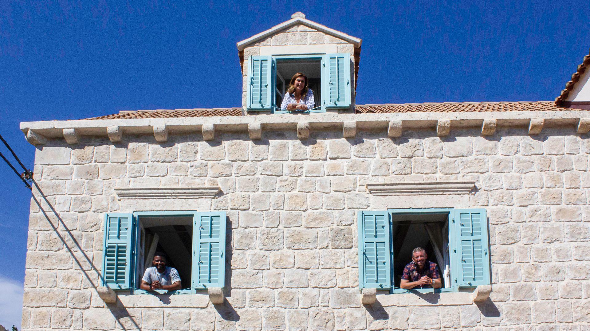 Lomakoti auringon alta